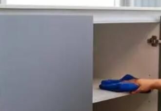 在室內(nèi)進行保潔的時候，要注意什么？