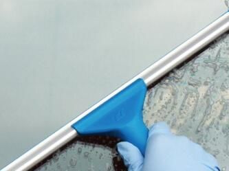 高空進(jìn)行玻璃清潔作業(yè)的時(shí)候，要注意什么呢？